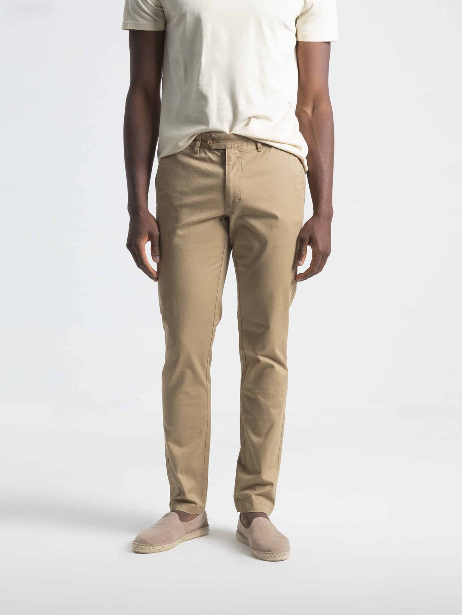 PANTALÓN CHINO BEIGE — vista 2