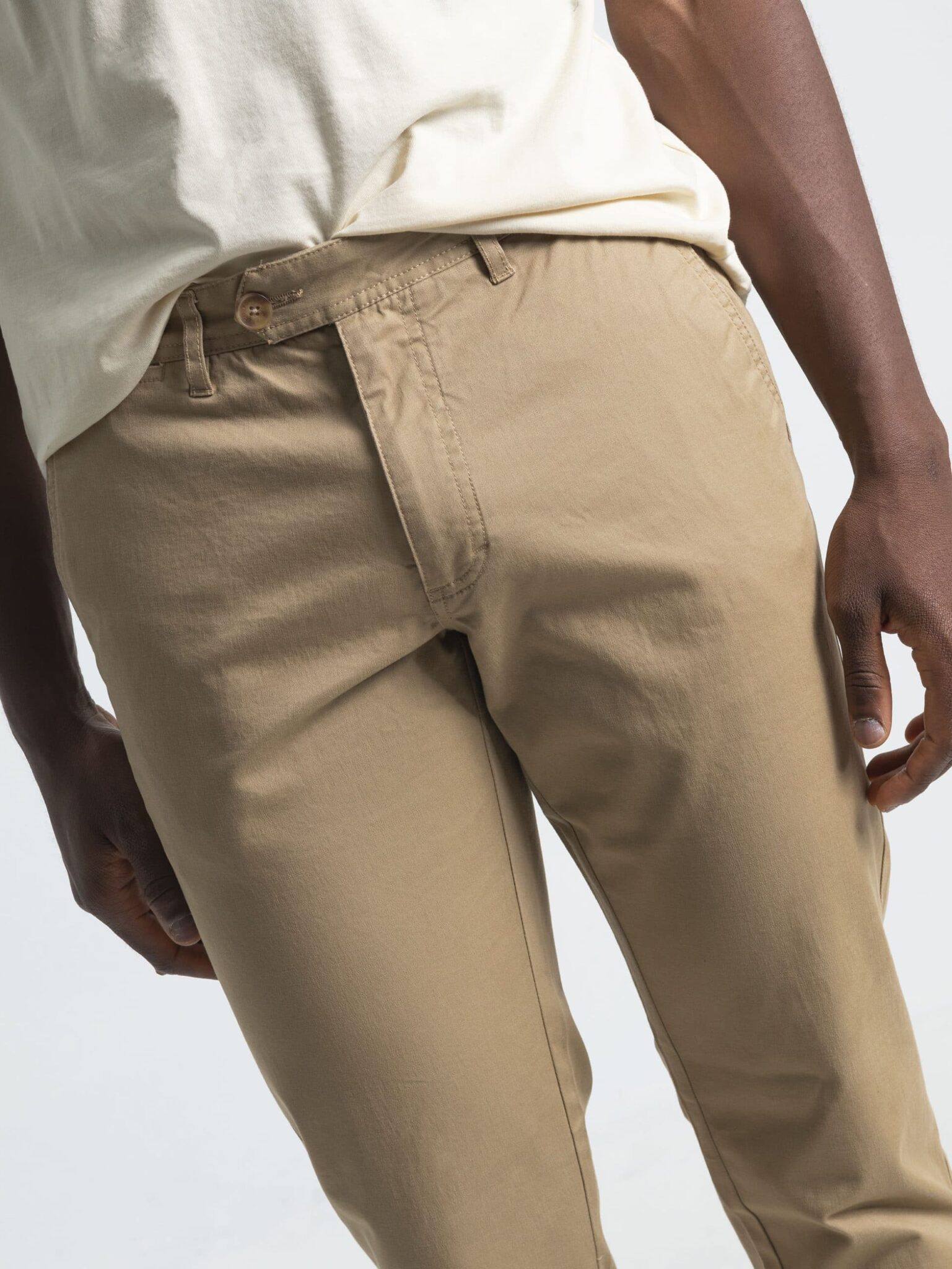 PANTALÓN CHINO BEIGE — vista 4