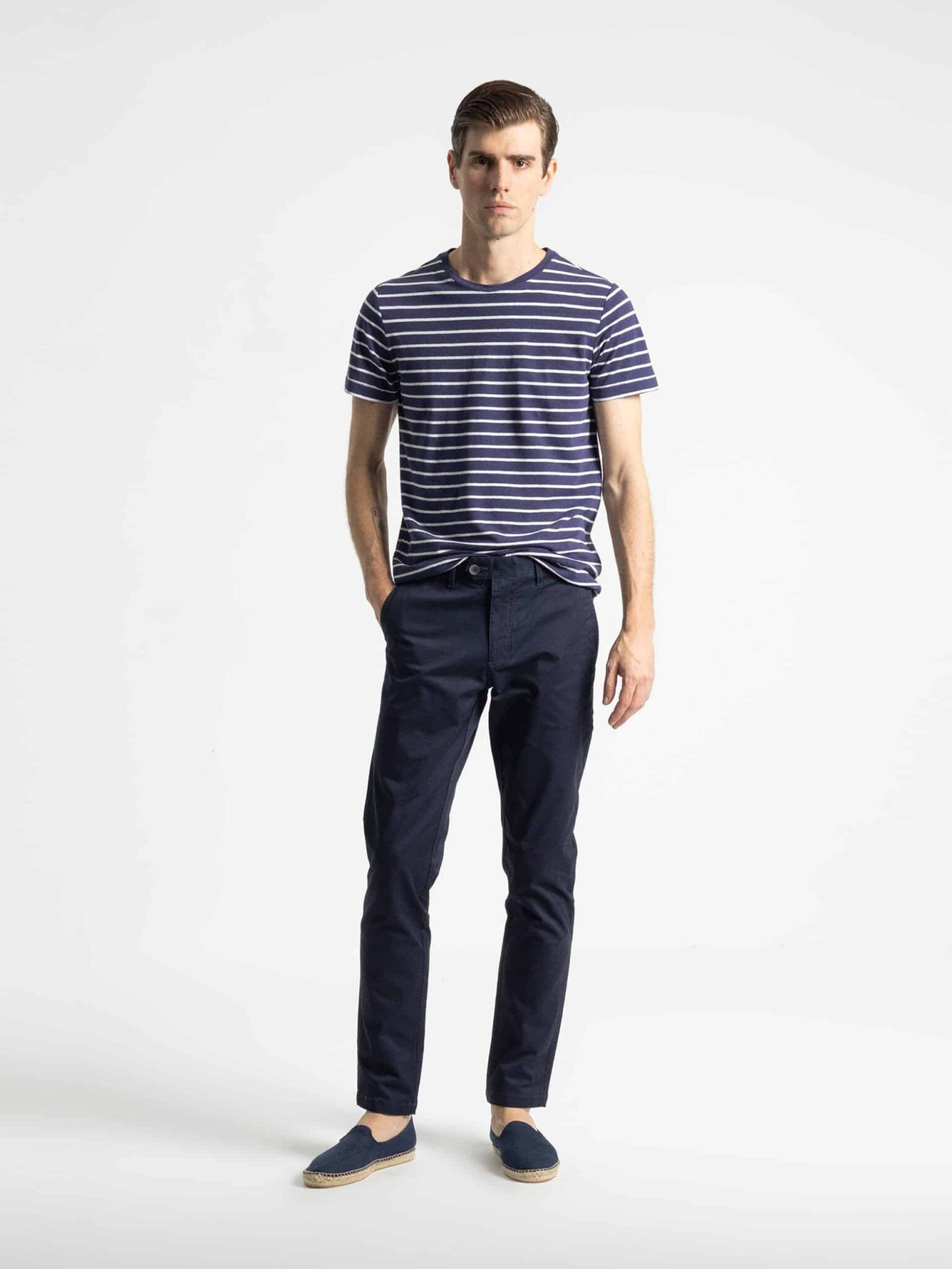 Pantalón chino azul marino con corte regular y bolsillos laterales, modelo PuroEgo