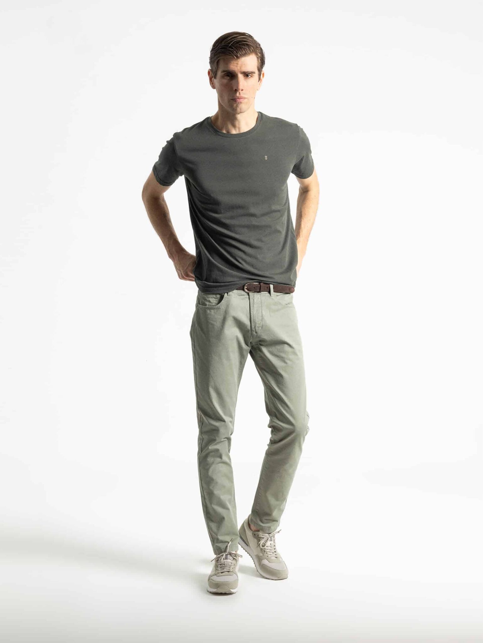 Pantalón verde de cinco bolsillos con corte regular, modelo PuroEgo
