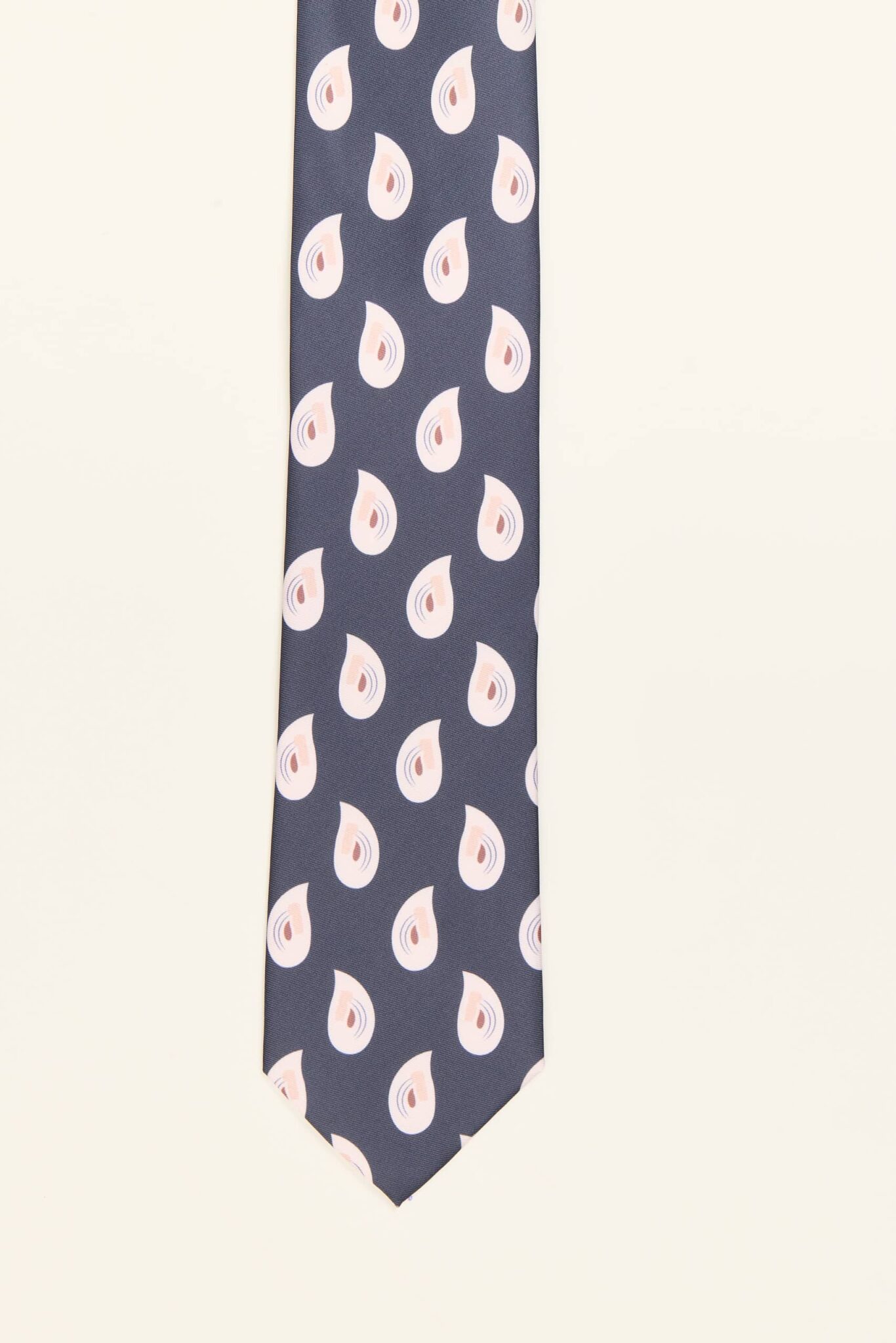 Corbata azul marino con estampado paisley clásico, modelo PuroEgo