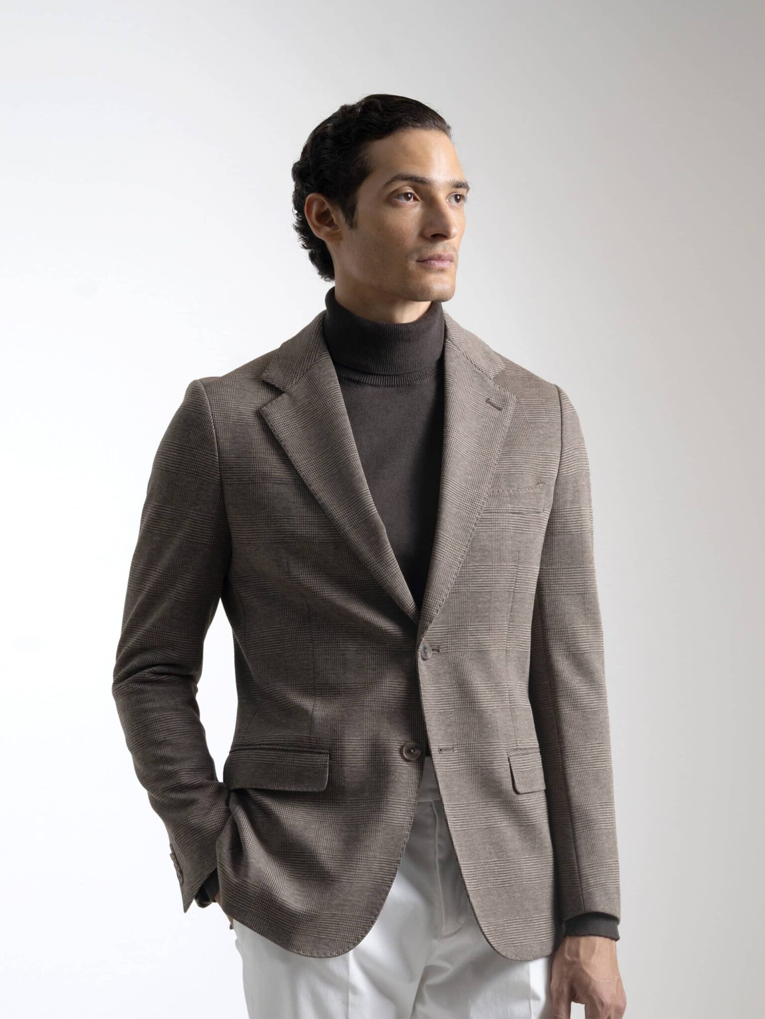 Blazer natural con patrón príncipe de gales, dos botones y solapa de muesca